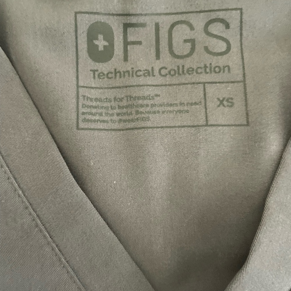 FIGS Catarina Xs Charcoal